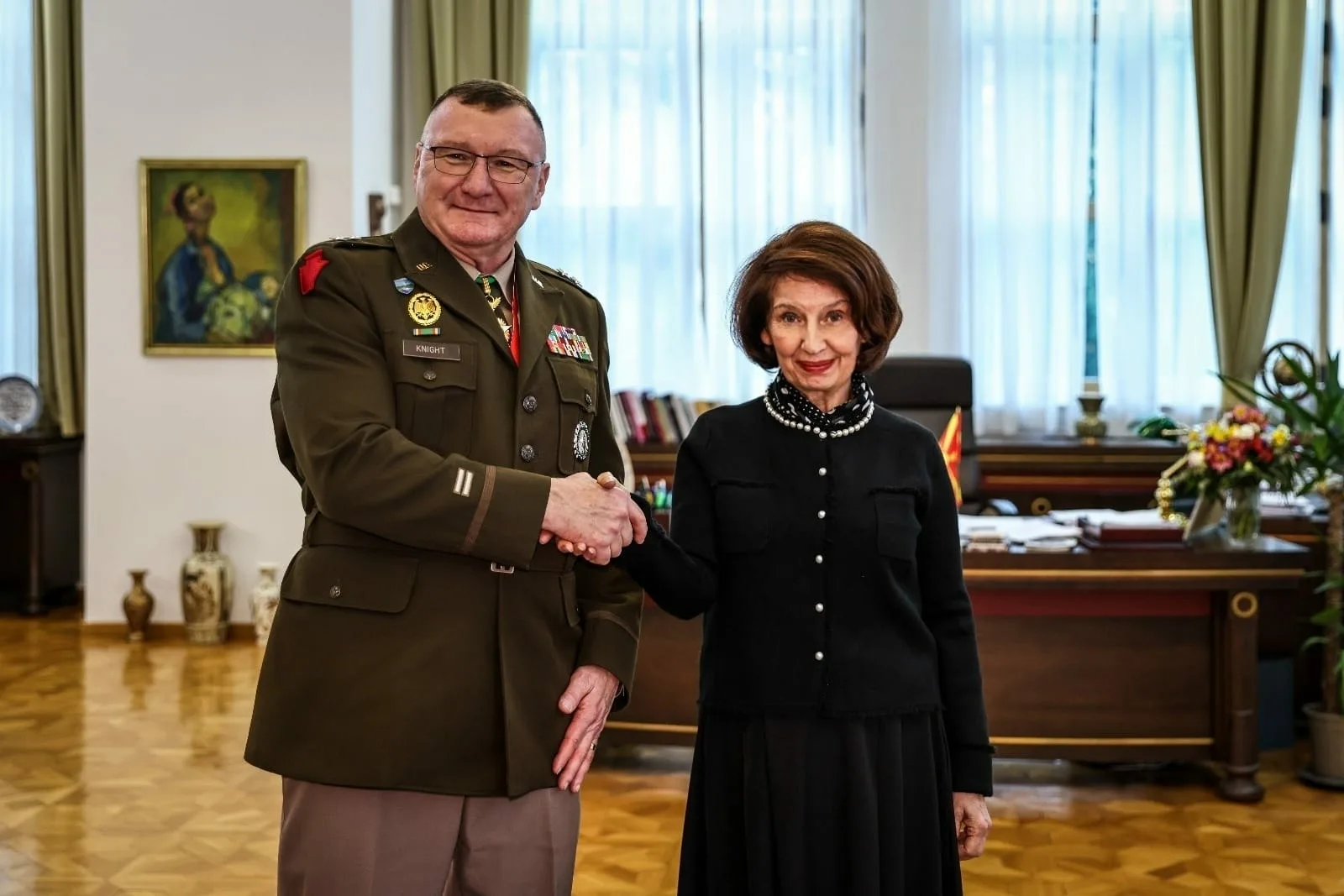 Сиљановска-Давкова го одликуваше генерал-мајор Грегори Најт, командантот на Националната гарда на Вермонт со Орден за воени заслуги