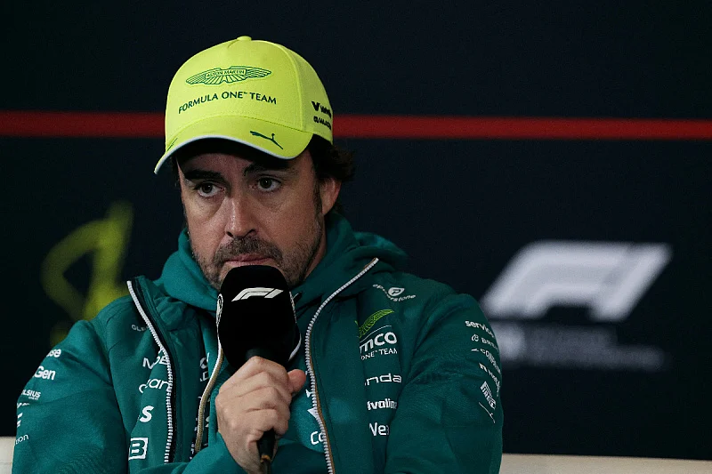 Фернандо Алонсо критукува: „Формула 1 станува првенство на батерии“