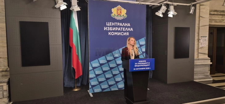 Затворени избирачките места во Бугарија, слаб одѕив на претседателските избори
