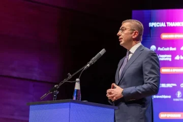 (ВИДЕО) МАКЕДОНИЈА ТРЕБА ДА БИДЕ АКТИВЕН УЧЕСНИК: Вештачката интелигенција е технологија на сегашноста, истакна Мицкоски