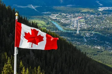 УЛТИМАТУМ ОД ТРАМП: 100% царини за Канада ако се зближи со Кина