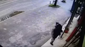 (ВИДЕО) ПРОТЕЧЕ СНИМКА: Еден удар со рака од едно лице – Бугарија за ова обвинува за „хулигански напад“