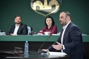 Паднало од електричен тротинет: тешко повредено 12-годишно девојче од Богданци