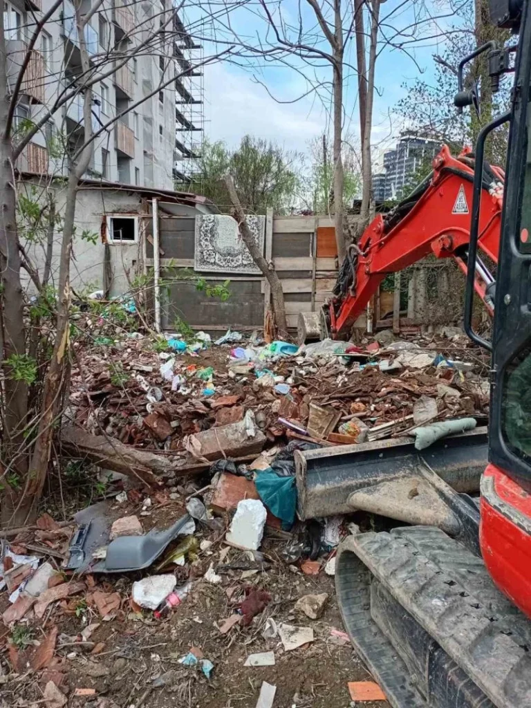 Герасимовски: Исчистена дива депонија во Маџир Маало, собрани 12 тони отпад
