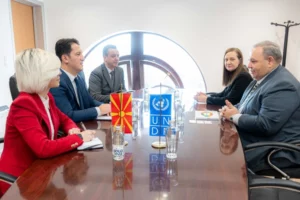 Средба на министерот Сали со директорот на УНДП: Заеднички фокус на реформите, локалниот развој и зелената транзиција