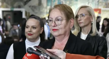 ЗАПИШУВАЛЕ МАГИСТЕРСКИ СТУДИИ БЕЗ ДА ЗАВРШАТ ФАКУЛТЕТ: Јаневска го чека извештајот од Филозофскиот факултет на УКИМ за нерегуларностите