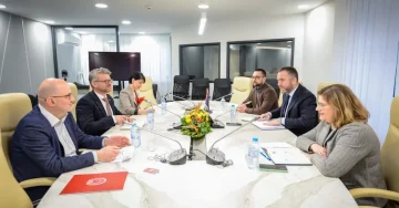 ЗАЈАКНУВАЊЕ НА АНТИКОРУПЦИСКИТЕ МЕХАНИЗМИ: Тошковски на средба со директорот на РАИ