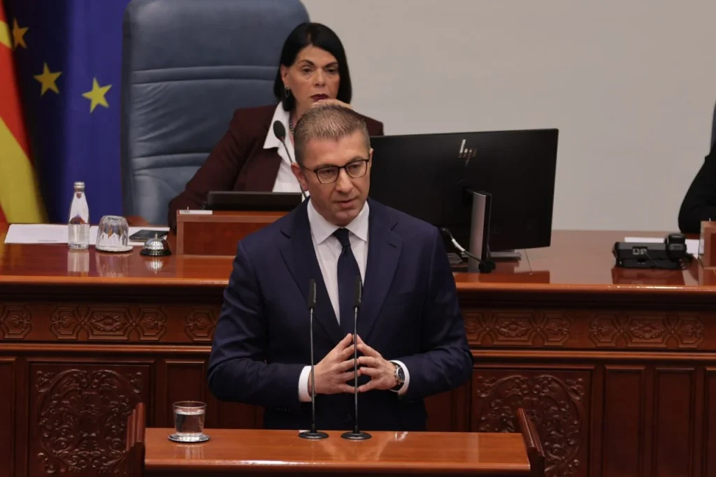 Мицкоски до Беџети: Никој нема ништо против користењето на албанскиот јазик