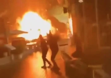 ДРАМАТИЧНИ СНИМКИ ОД „ВТОРИОТ ГЛАВЕН ГРАД НА РУСИЈА“: Осуммина повредени во напад на украински поморски дронови