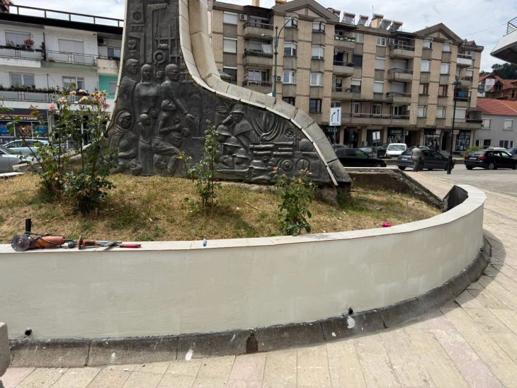 Започна уредувањето на просторот пред Споменикот на паднатите борци во Делчево