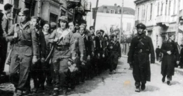 СО ВАШИОТ ХЕРОИЗАМ ЈА ПОБЕДИВТЕ СМРТТА: Битола го одбележува 4 Ноември – денот на ослободувањето од окупаторите