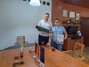 Општина Богданци симболично го награди младиот математички шампион Коста Попристовски