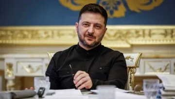 Замрзнат имот и 10-годишни мерки: Зеленски воведе санкции против поранешен шеф на кабинетот
