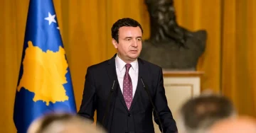 КУРТИ ПОБЕДИ НА ИЗБОРИТЕ ВО КОСОВО: За формирање влада ќе мора да бара коалициски партнер