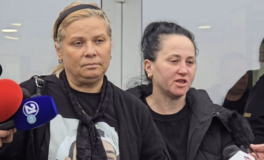 „Голем срам за адвокатите што ги бранат обвинетите, како немаат чувства и осет на ваква голема трагедија“, велат низ солзи родителите на жртвите од „Пулс“