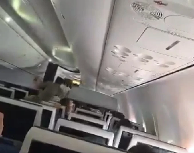 (Видео) Нови детали за драмата на летот за Израел: Пилот избоден, авионот принудно слетал во Саудиска Арабија