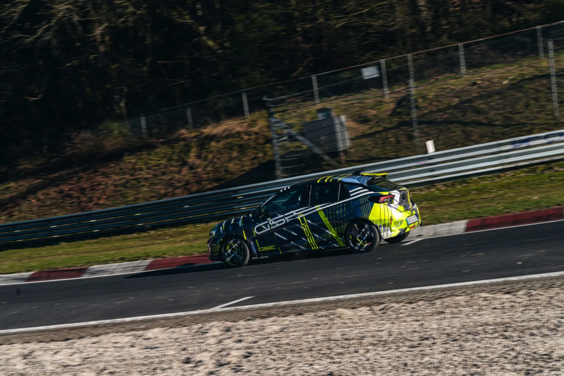 Новата Opel Corsa GSE пристигнува: Спортски дух во камуфлажа