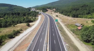 НИКОЛОСКИ ОД ОХРИД: Засилено работиме на завршување на автопатот Охрид – Кичево, со модерни техники ги стабилизираме косините