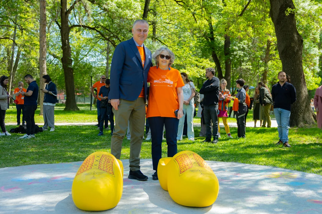 (Фото) Портокалов ден во Градскиот парк: нов изглед на холандскиот лавиринт