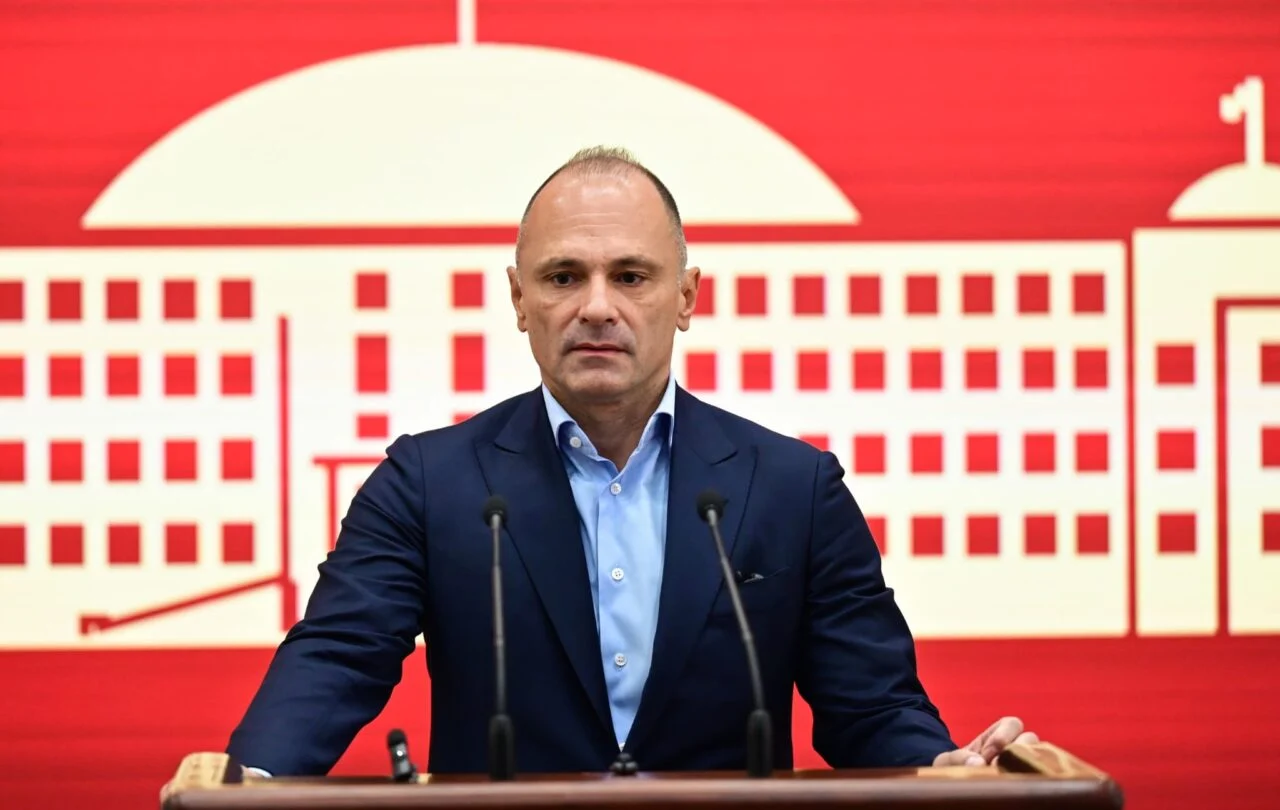 Филипче: Власта најавува контроли со кои боледувањето го претвора во домашен притвор