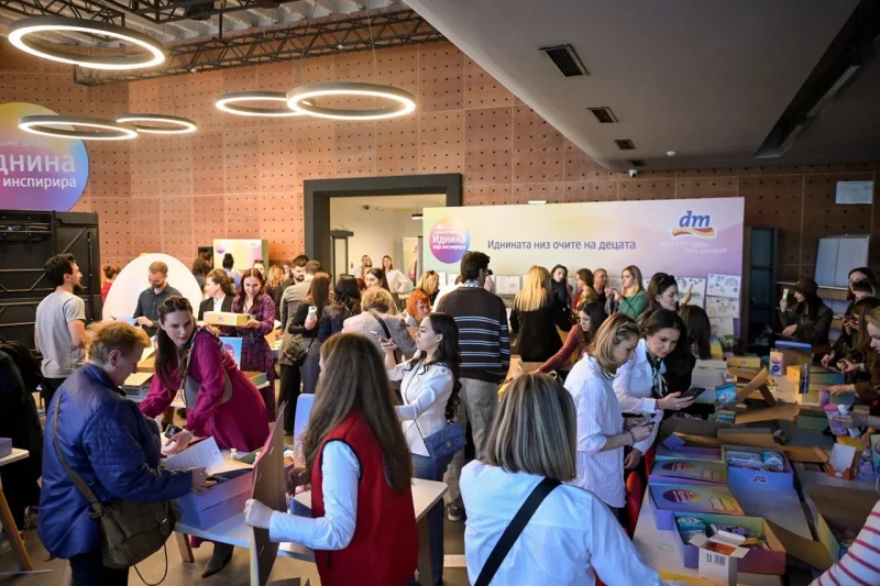 dm ја промовираше платформата „Иднина која инспирира“ со заедничка волонтерска активност на повеќе од 100 присутни, донација и панел-дискусија