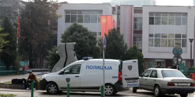 Лажни пријави за бомби во училишта во Скопје и Куманово