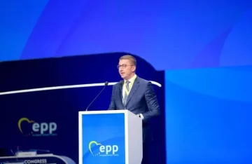 МИЦКОСКИ НА КОНГРЕС НА ЕПП: Средби со европски лидери и потврда за цврстата определба за европска интеграција