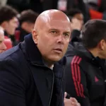 Слот останува тренер на Ливерпул, веќе отпиша четири ѕвезди и им порача да си одат