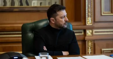 ЗЕЛЕНСКИ ТВРДИ ДЕКА ПУТИН ЈА ГУБИ ВОЈНАТА: Украина најави нов одговор по масовниот напад врз Киев