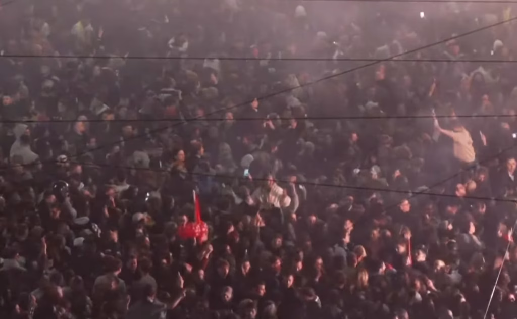 Студентите во Србија: Не поддржуваме насилство, упади во медиумски куќи, победата да ја прославиме достоинствено!