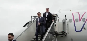 (ВИДЕО) ВЛАДИНА ДЕЛЕГАЦИЈА ПРИСТИГНА ВО УНГАРИЈА: Мицкоски и Николоски на првиот лет од новата авиолинија Скопје – Будимпешта