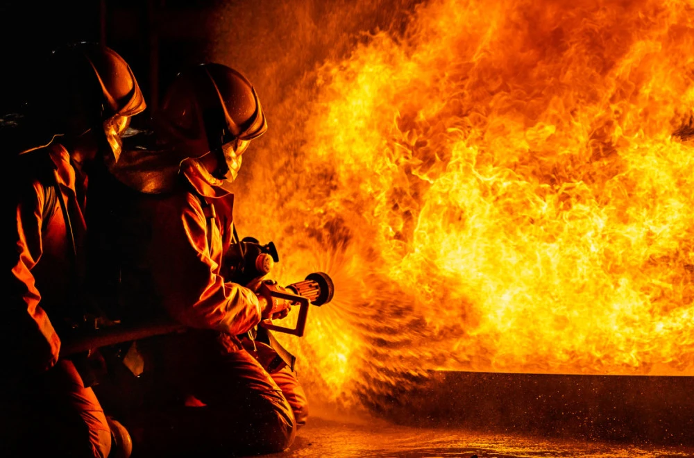 Голем пожар кај Загреб – се огласија пожарникарите: Температурата во магацинот е 1000 °C