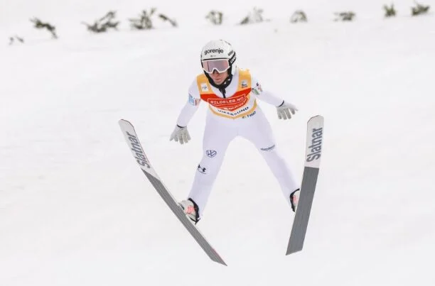 (Видео) Ника скока како постариот брат, за шест и пол метри го подобри светскиот рекорд