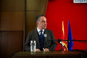 Жител на гостиварско ја нападнал поранешната девојка со метален предмет