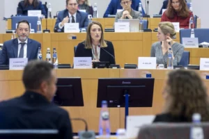 Лидерите на партиите во ЕП бараат конкретна и опиплива поддршка од ЕУ за Гренланд и Данска