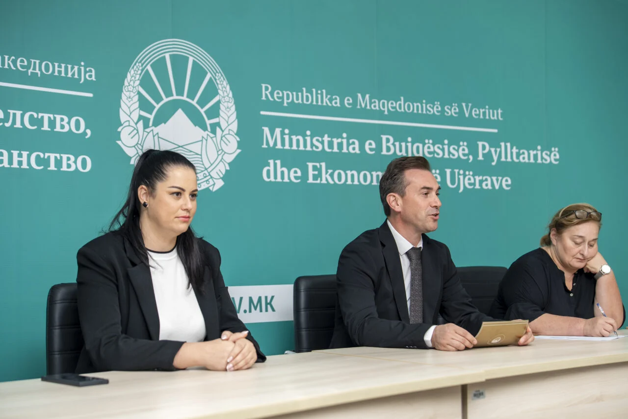 Министерот Серафимовски потпиша девет договори за промоција на домашното производство и развој на руралните средини