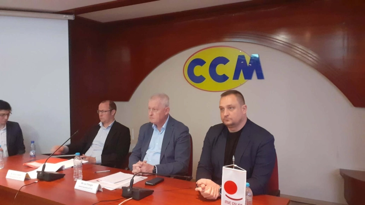 Неприфатливо е работник со полно работно време да зема плата под прагот на сиромаштија, велат од Меѓународната конфедерација на синдикати