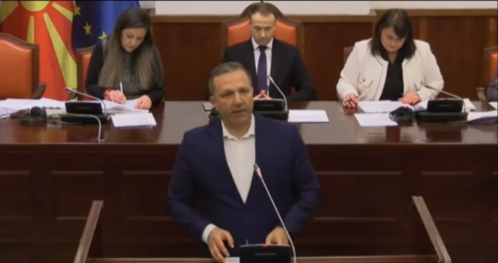 Спасовски: Со минимална плата од 600 евра ја штитиме егзистенцијата на граѓаните, прифатете го Законот