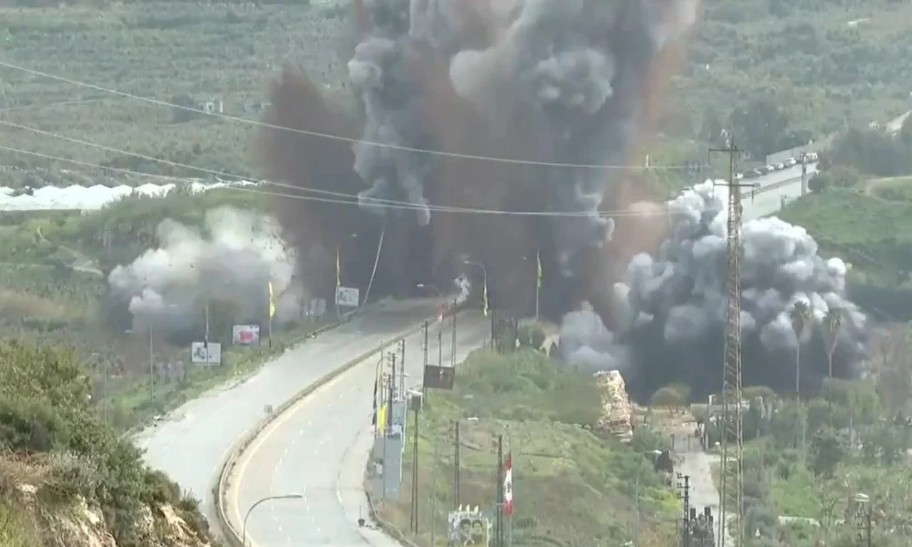 Либанскиот претседател: Рушењето на мостовите од страна на Израел може да биде подготовка за копнена инвазија