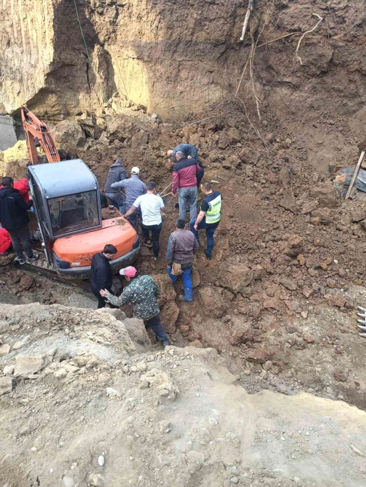 Еден загинат и тројца тешко повредени градежни работници, биле затрупани со земја на градилиште во Скопје