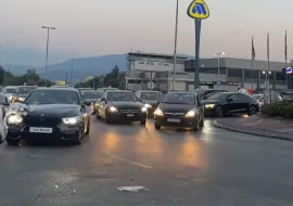 Сообраќаен хаос во Тетово: Печалбарите дојдоа, Касами вели градот нема полицајци за да работи пајак-службата