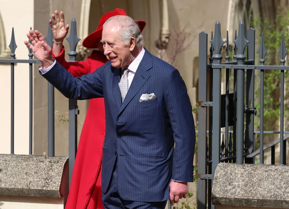 Кралот Чарлс нема да го откаже патувањето во САД поради пукањето