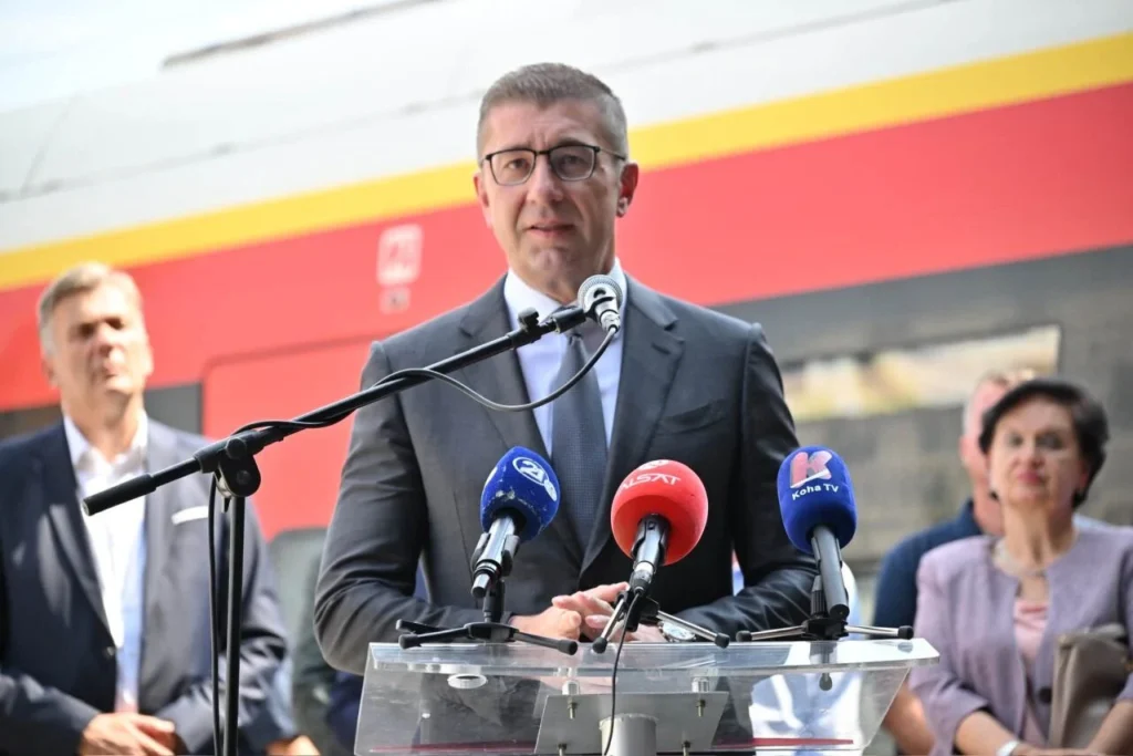 „Задолжување како никогаш досега – Мицкоски ја носи Македонија кон 12 милијарди евра долг“, велат од СДСМ