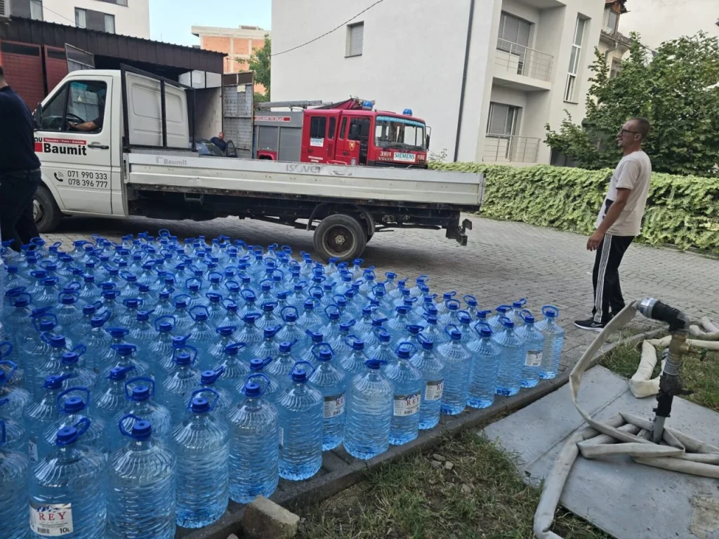 Општина Чаир донира вода за пиење за граѓаните на Гостивар