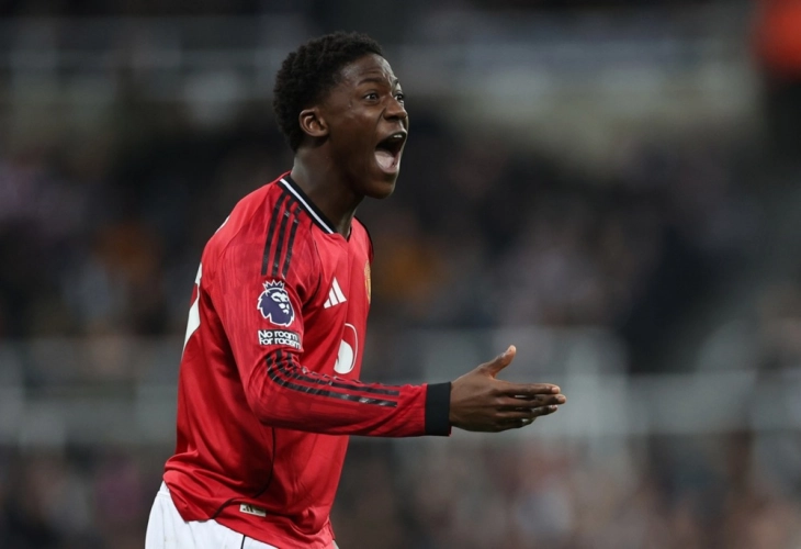 Манчестер јунајтед го продолжи договорот со Мејно