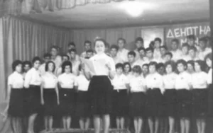 Првиот наставен час на современ македонски јазик одржан е на 6. февруари во 1945 година во Битола