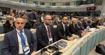 ЕВРОПСКИ ФОРУМ ВО БРИСЕЛ: Тошковски ја потврди посветеноста на Македонија против криумчарењето мигранти