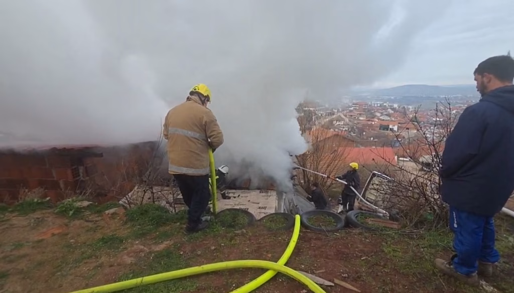 Три активни пожари низ Македонија