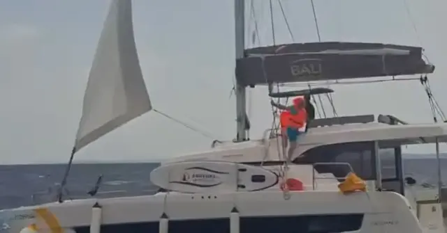 Капетан на едрилица падна во морето кај Хрватска, го бараат со шест брода и со авион