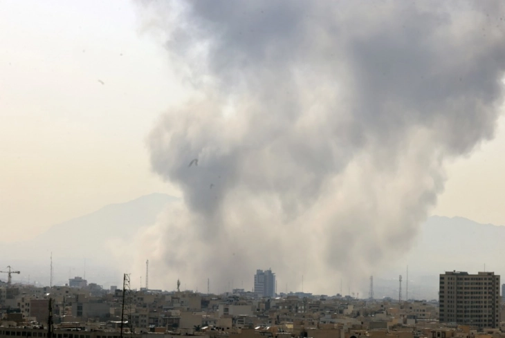 Втор ирански петрохемиски комплекс беше цел на израелски напади денес, објавија светските новински агенции, повикувајќи се на иранските власти.  Нападот предизвика пожар во комплексот Марвдашт. Се наоѓа во јужен Иран, во близина на Шираз. Локалните власти соопштија дека нападот предизвикал мала штета на комплексот.  Претходно денеска, Израел соопшти дека го погодил петрохемискиот комплекс Јужен Парс во Асалва. м
